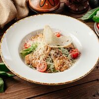 Цезарь с куриной грудкой в Хачапури