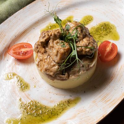 Свиная вырезка с соусом из грибов в Пхали по цене 900 ₽