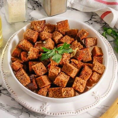 Сухарики из черного хлеба в DM Cafe по цене 32 ₽