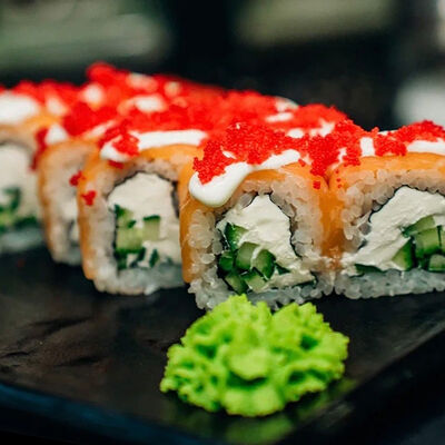 Ролл сливочный шикв FoodBox по цене 680 ₽