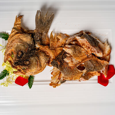 Маринованный сибас, обжаренный в специях в Soluxe Club по цене 4000 ₽