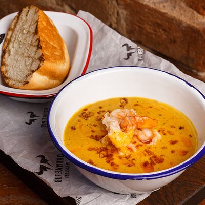 Клэм-чаудер с креветкой в Дранки паб по цене 590 ₽