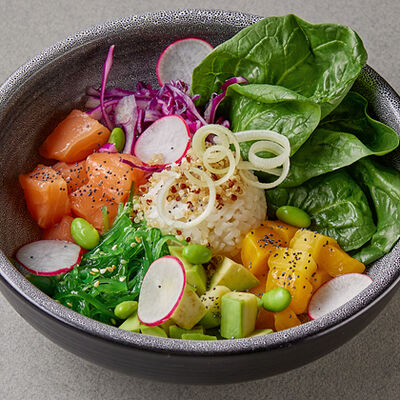 Поке с лососем и авокадо в Шикари по цене 730