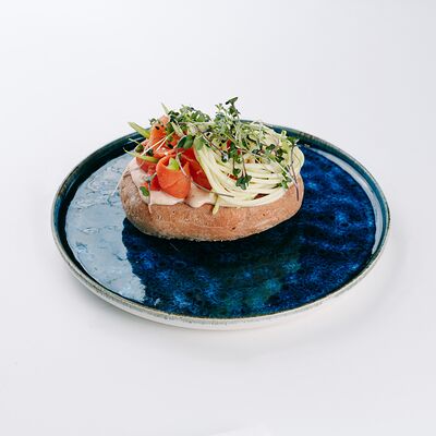 Тост с лососем и сливочным кимчи в Семейный ресторан Пироги по цене 513 ₽