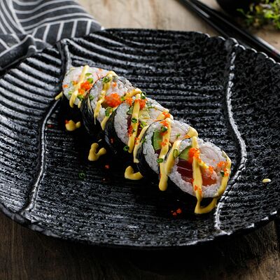 Ролл Фьюжен под манго-соусом в Пряности & Радости на Васильевском по цене 690