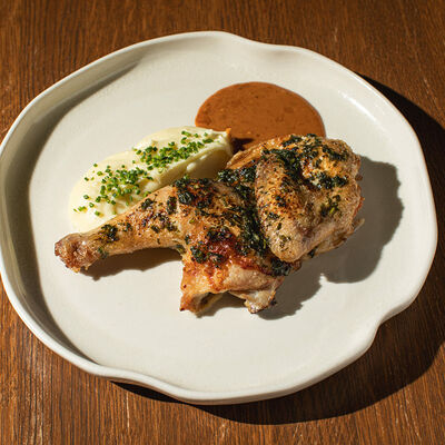 Цыпленок 1/2 с картофельным пюре в Touché по цене 1450 ₽