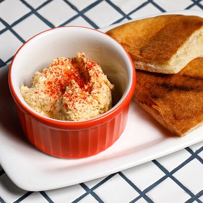 Хумус классический в Давид TLV Food & Bar по цене 390 ₽