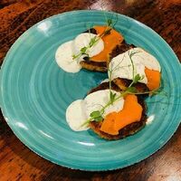 Фишкейки из семги в Hamilton's pub