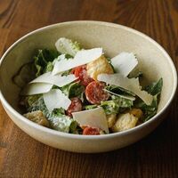 Цезарь в Pasta Salsa Osteria