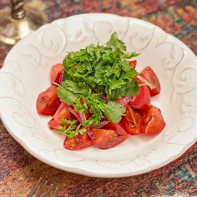 Томаты, наршараб, красный лук в Moro по цене 690 ₽