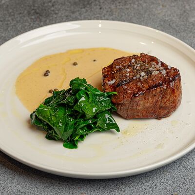 Говяжья вырезка и перечный соус в 321 Club by Novikov по цене 1980