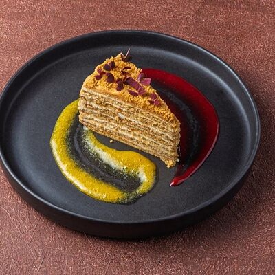 Медовик в Гастробар Дружба по цене 450 ₽