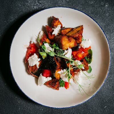 Жаренные баклажаны в паназиатском стиле в PANORAMA по цене 570 ₽