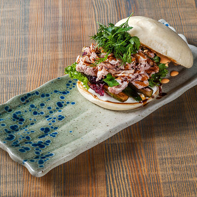 Бао с копченой cвининой и битыми огурцами в Bao по цене 430 ₽