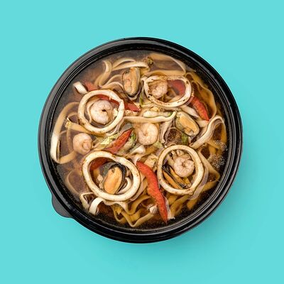 Суп Фирменный с морепродуктами в Wok&Go по цене 339 ₽