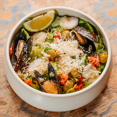 Салат с морепродуктами в У БЕЛЛУЧЧИ круче по цене 740 ₽