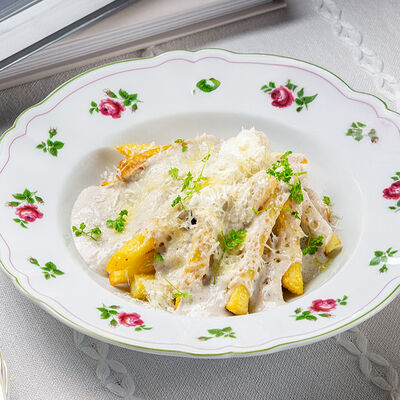 Французский тартар из фермерской говядиныв Lores по цене 890 ₽