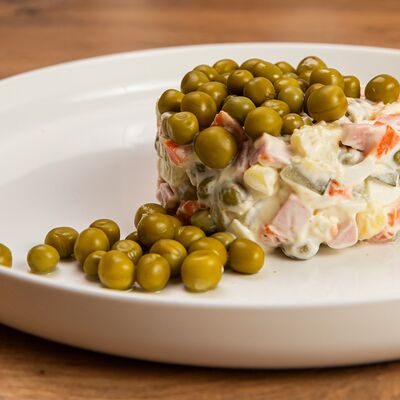 Салат Оливье в Пекарня Кулинария Плюшка Ватрушка по цене 375 ₽