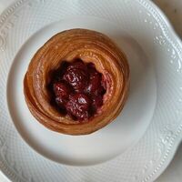 Дэниш с томленной вишней в Eclair