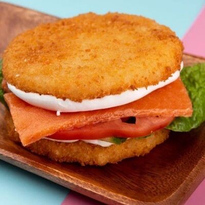 Суши-бургер с лососем в Ями Тим по цене 690 ₽