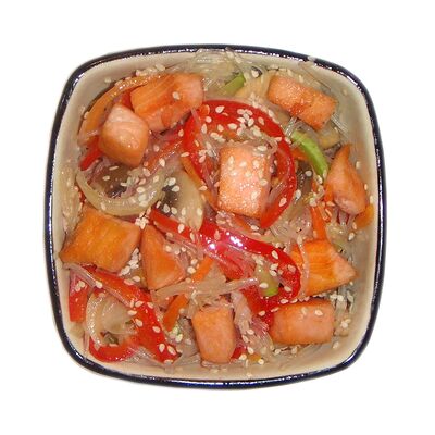 Фунчоза с лососем в Sushiwoker по цене 580 ₽