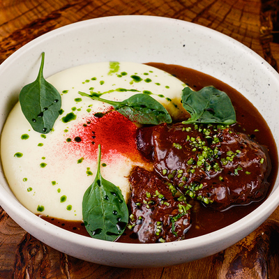 Говяжьи щечки с картофельным муссом в Съели Сумели по цене 1170 ₽