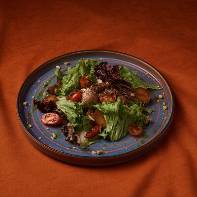 Салат с куриной печенью в Липа гастробар по цене 490 ₽