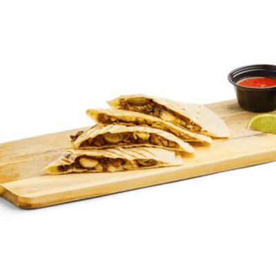 Кесадилья с говядиной в OMAKASE SUSHI ROLLS по цене 1299 ₽