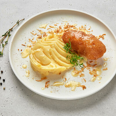 Котлета по-киевски с гарниром в Штолле по цене 496 ₽