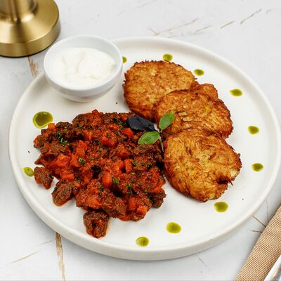 Драники с гуляшом в Рестобар по цене 800 ₽