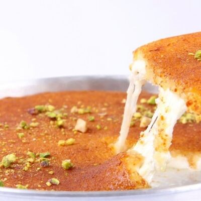 Кнафе с сыром (горячий) в Кафе Аль-карамарабская кухня по цене 620 ₽