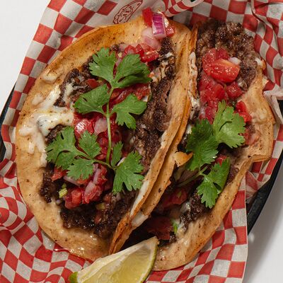 Такос с Чили Кон-Карне в Kubanos Tostados по цене 490 ₽