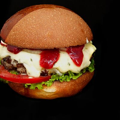 Бургер Блючиз с говядиной в Royals по цене 640 ₽