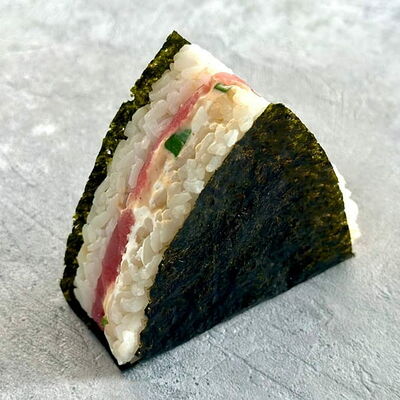 Онигири с тунцом в Good Food по цене 311 ₽