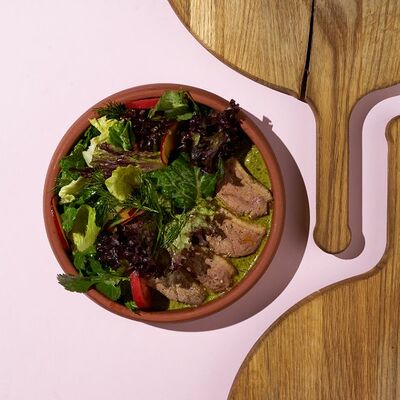 Салат с уткой и соусом киндзмари в Хачапури и Вино по цене 315 ₽