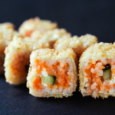 Теплый ролл Кунсей харумаки в Ньокки по цене 695 ₽