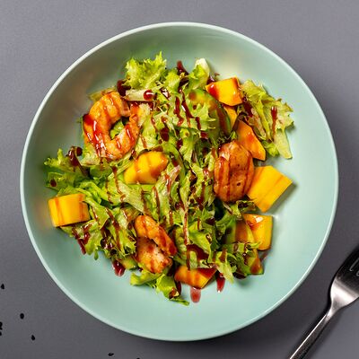 Салат с креветками и манго в Корица по цене 520 ₽