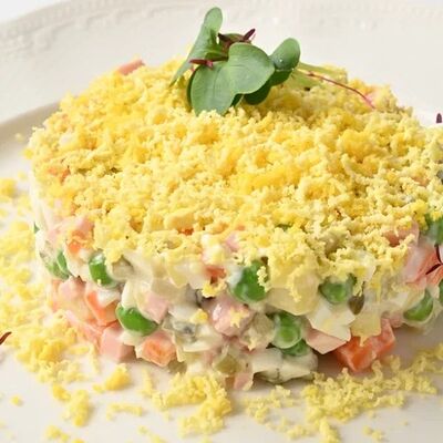 Оливье Русская классика с колбасой в Болконский по цене 565 ₽