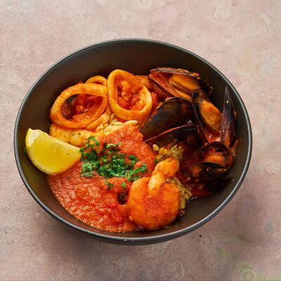 Морепродукты на бузару с пастой орзо в Балкан Петроградский по цене 1200 ₽