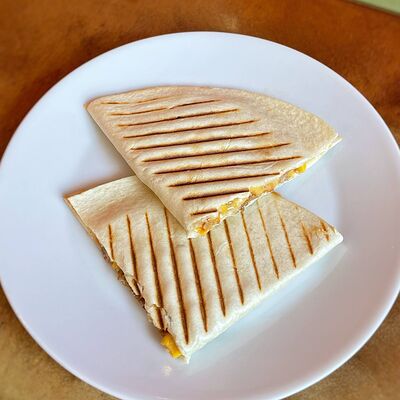 Кесадилья с индейкой в Суп с котом по цене 460 ₽