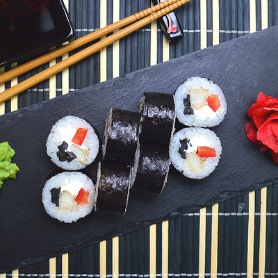 Холодный ролл Аликанте в 4 Лосося по цене 359