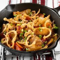 Скоблянка с курицей и овощами в Корчма Сало