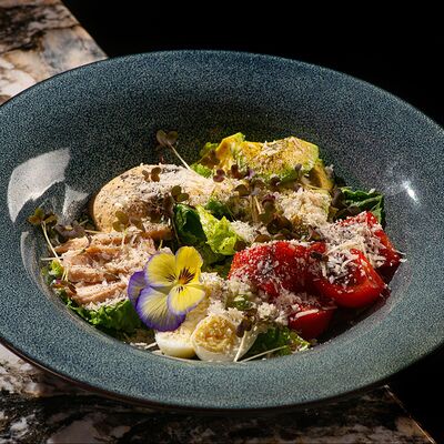 Салат романо с цыплёнком в Hookah Place по цене 750 ₽