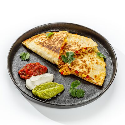 Кесадилья с цыпленком в The Brasserie по цене 760 ₽