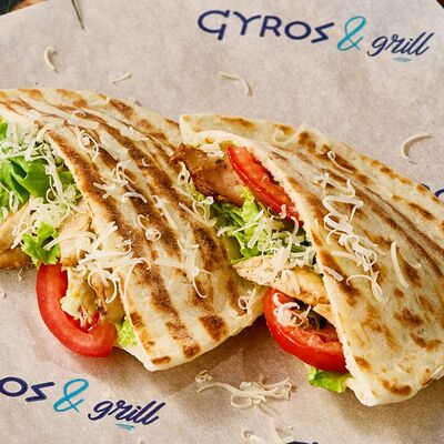 Кипрская пита Цезарь со свининой в Gyros&grill по цене 640 ₽