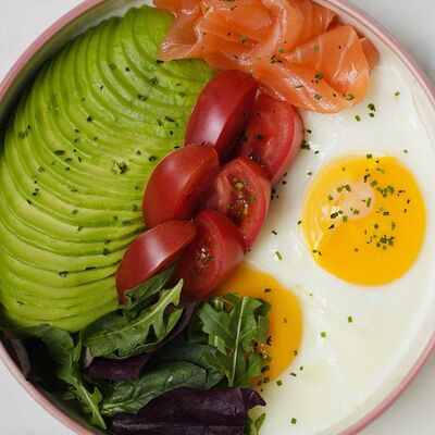 Yum! Супер-завтрак с форелью в Yumbaker gardens по цене 1275 ₽