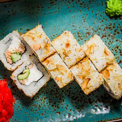 Ролл Филадельфия бонито в Суши Море Мото по цене 399 ₽