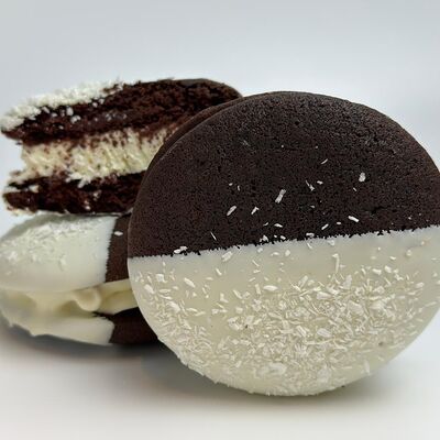 Пирожное Вупи-пайкокос в Noba по цене 390 ₽