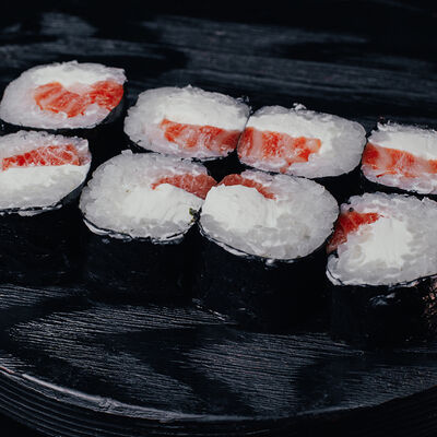 Лосось-чиз маки в BBS Kitchen по цене 379 ₽