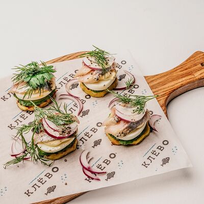 Клевые бутеры на печеном картофеле с сельдью в Клёво по цене 790 ₽